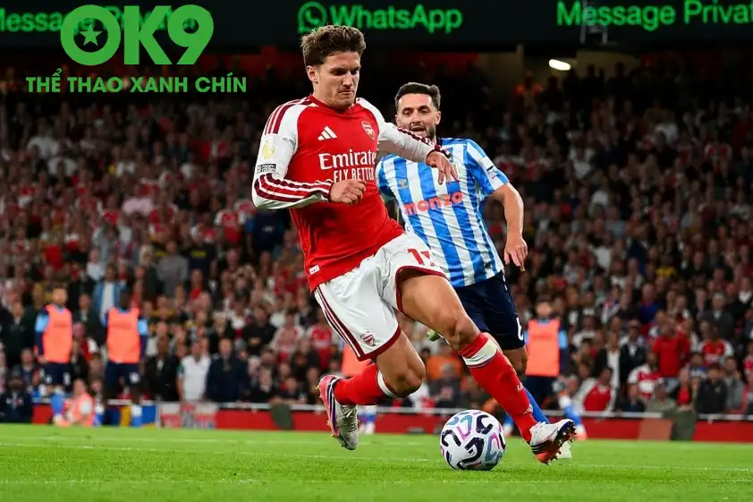 Tzolis khuấy đảo toàn bộ mạn trái của Coventry City, cả ngoài biên và ở hành lang trong.